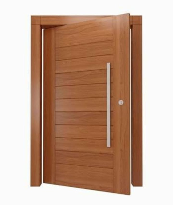Porta pivotante com puxador metálico